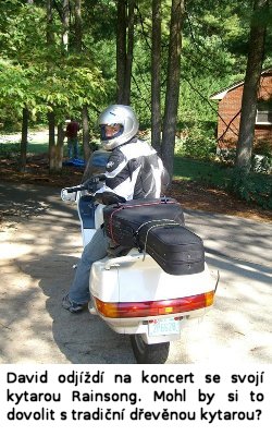 David Wilcox na motorce s jeho DWLE